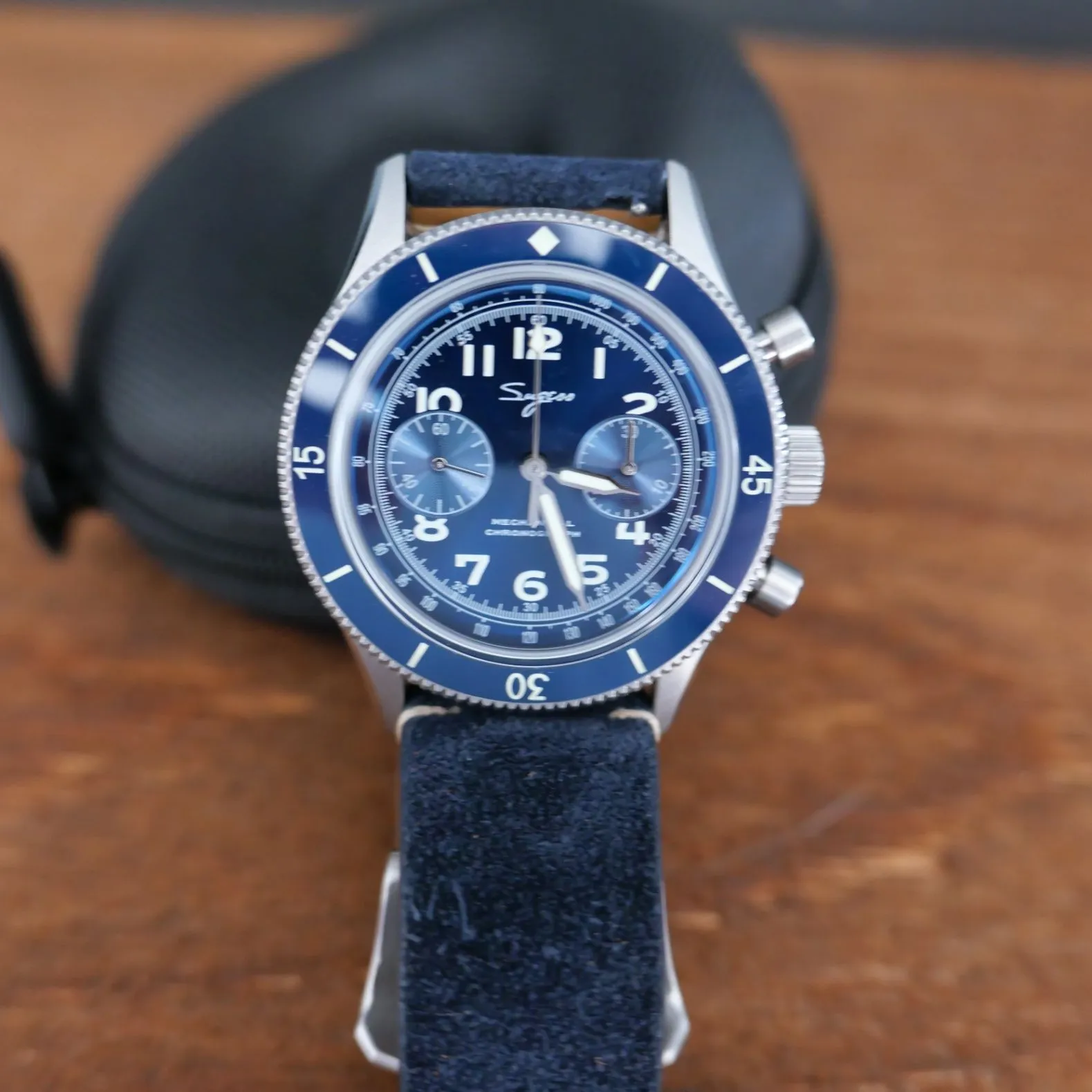 Sugess Chrono Heritage S423, blue sunray dial with large Arabic numerals, straight-on